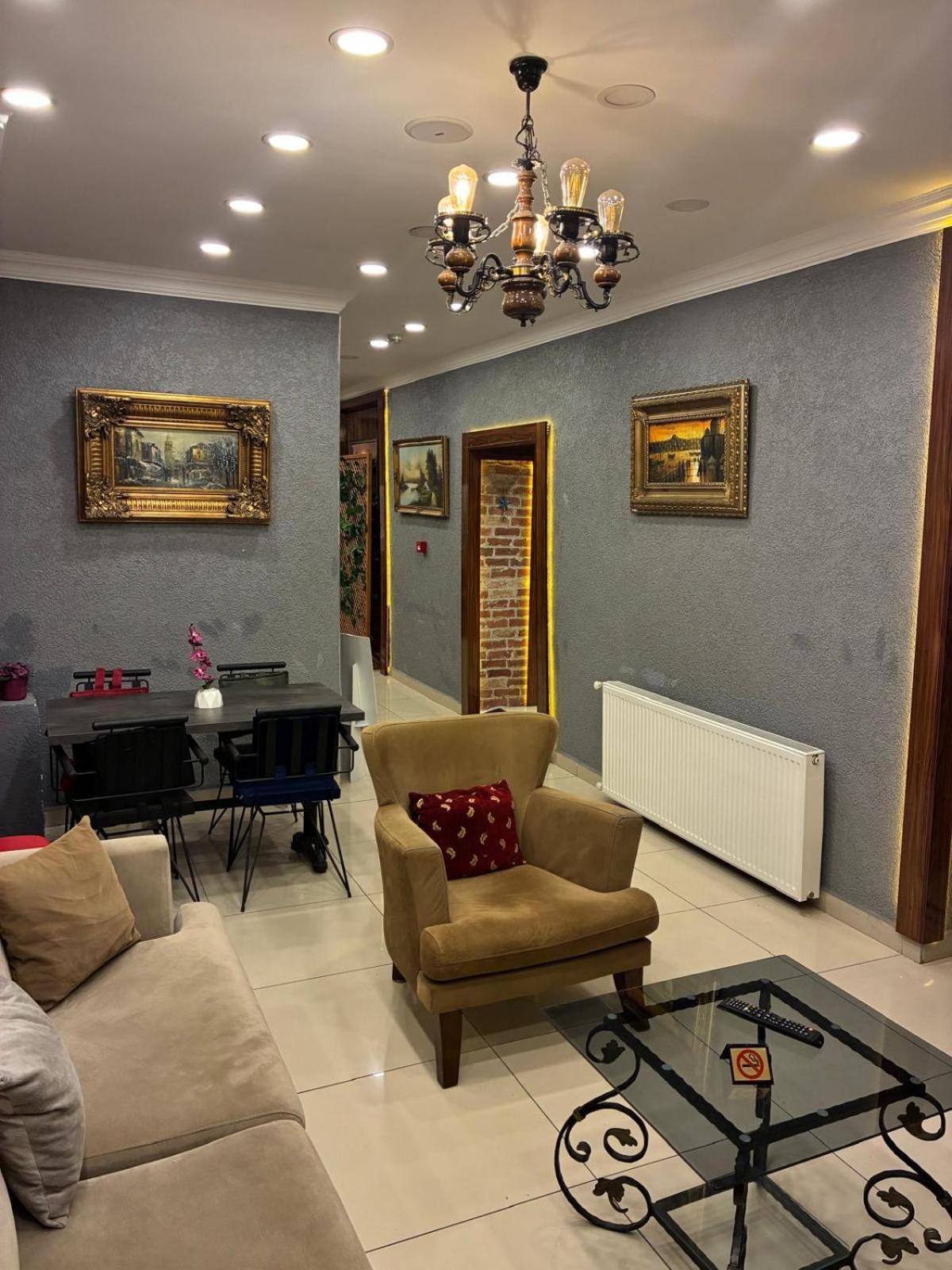 Grey & - Old Appartement